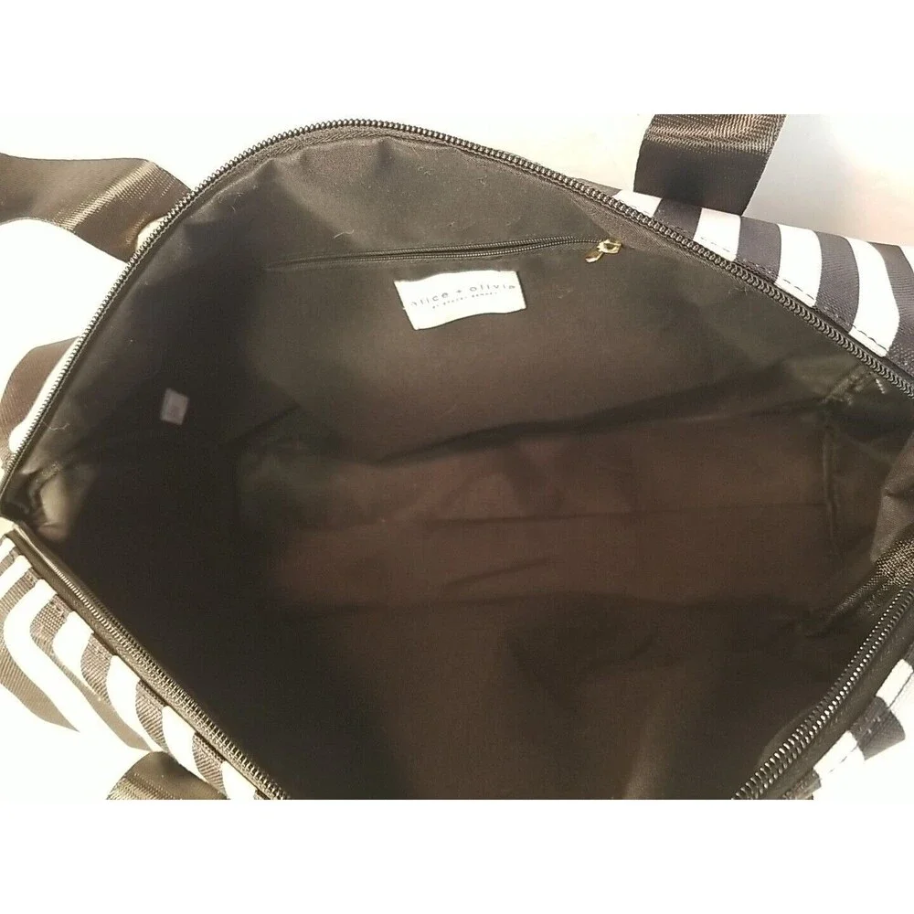Alice + Olivia by Stacey Bendet Women’s Stripe Duffle Bag Black & White NWOT - Picture 5 of 7